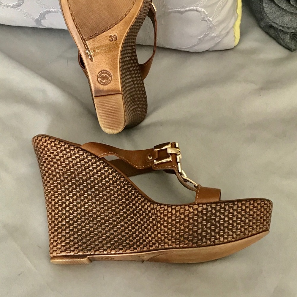 ♥️Contessa Tan Wedges- 8.5 - Picture 6 of 6